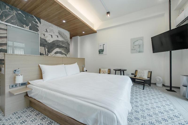 Long Stay Here - image 9