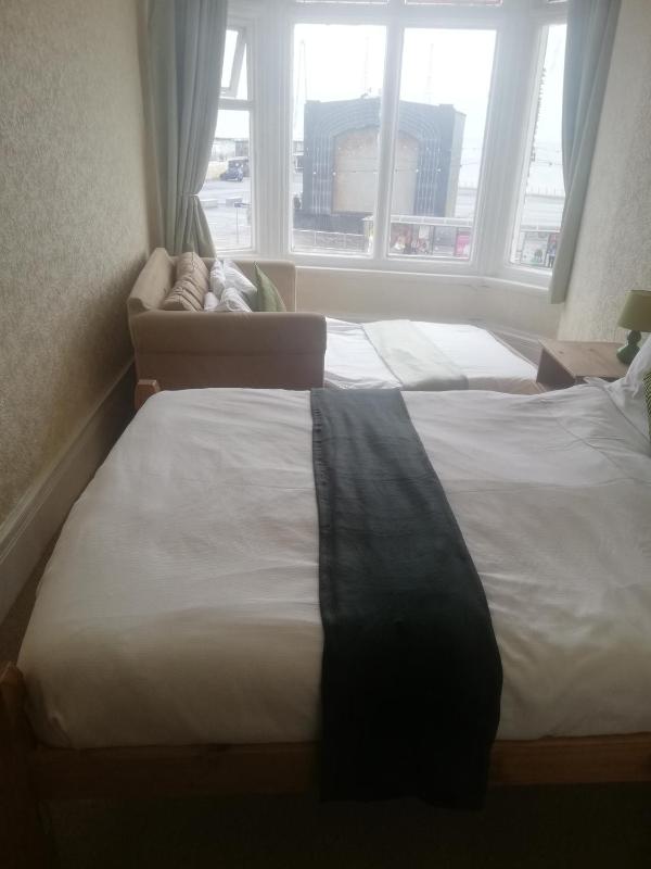 Standard Triple Room with Sea View image 3