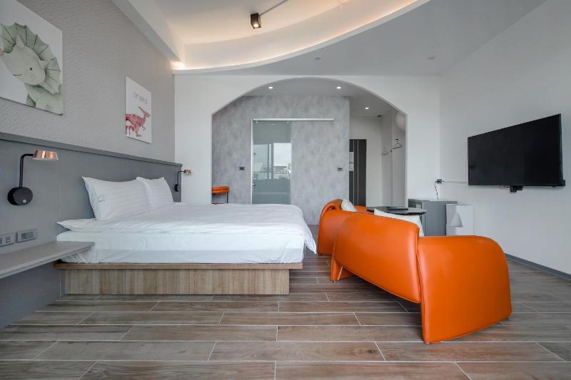 Long Stay Here - image 7