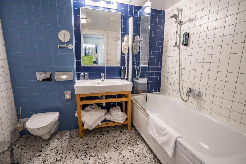 Suite with Spa Access image 3