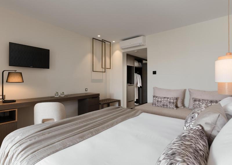 Superior Room with Pool View image 3