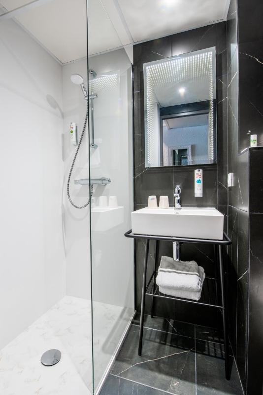 Double Room image 1