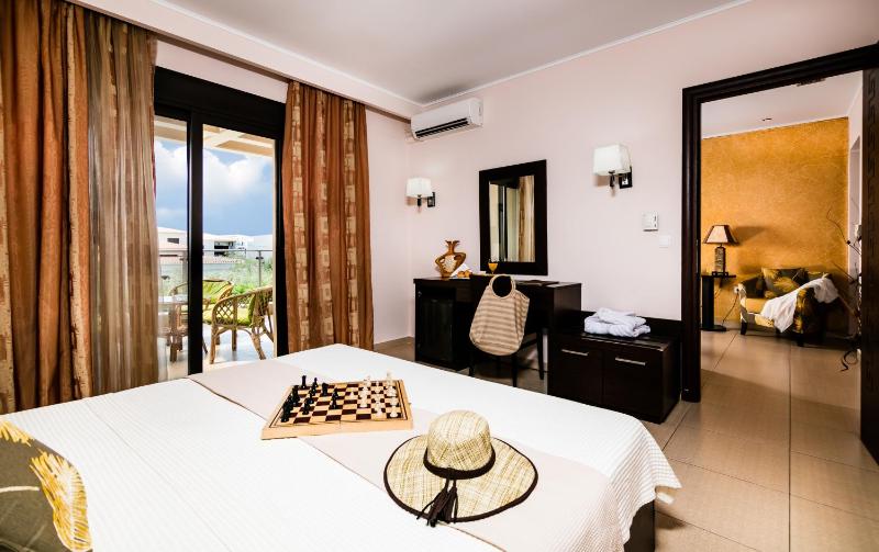 Suite with Pool View image 4