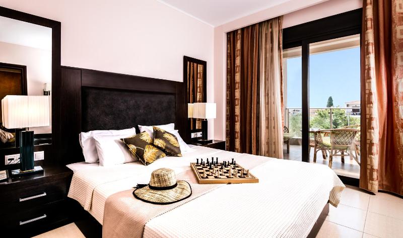 Suite with Pool View image 3