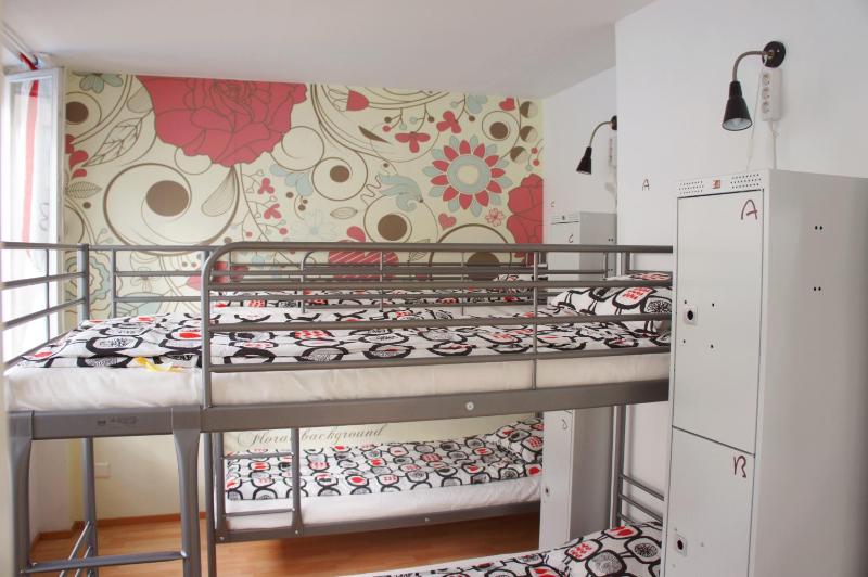 Bed in 4-Bed Mixed Dormitory Room image 2