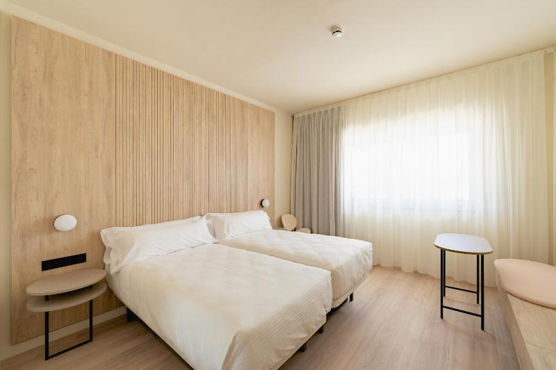 Comfort Room (2 Adults) image 2