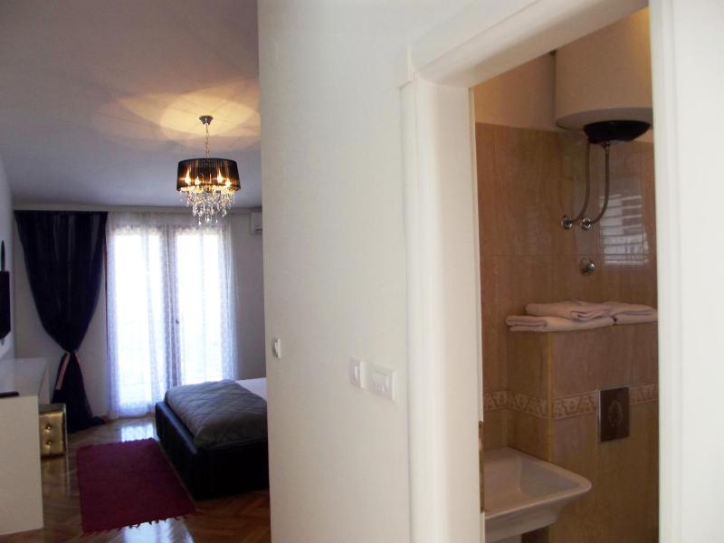 Superior Double Room with Balcony image 3