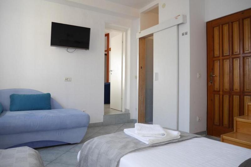 Apartment in Dugi Rat with sea view balcony air conditioning WiFi 5132-1 - image 10