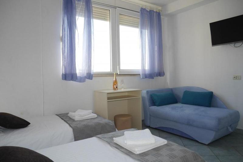 Apartment in Dugi Rat with sea view balcony air conditioning WiFi 5132-1 - image 21