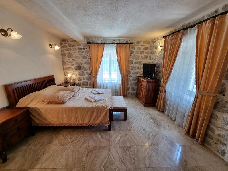 Double Room with Sea View image 1