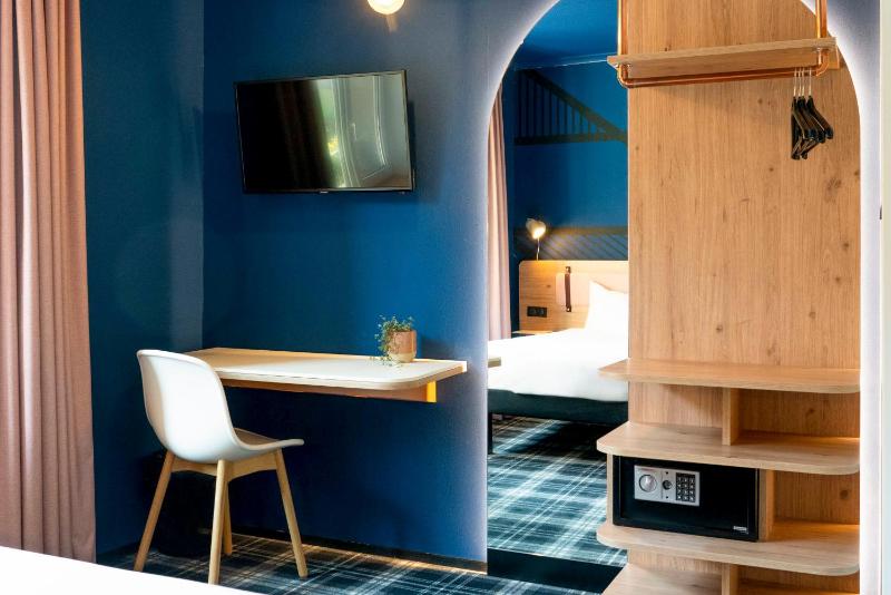 Standard Double Room image 2