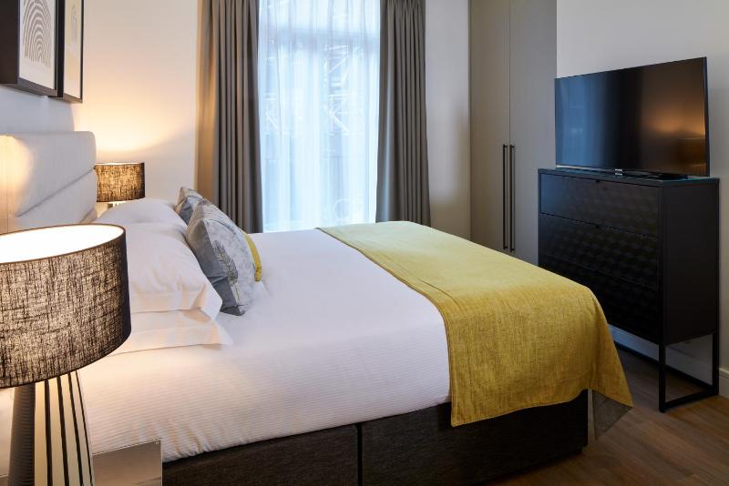 One Bedroom Open Plan Apartment image 4