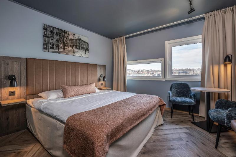 Small Double Room (140 cm bed) image 4