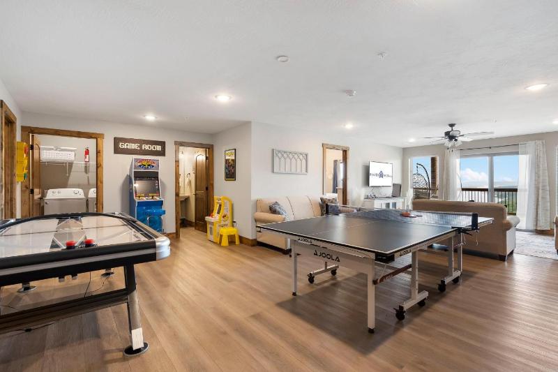 Lake View Getaway Near SDC with Hot Tub Games Large Deck & Free Daily Activities - image 24