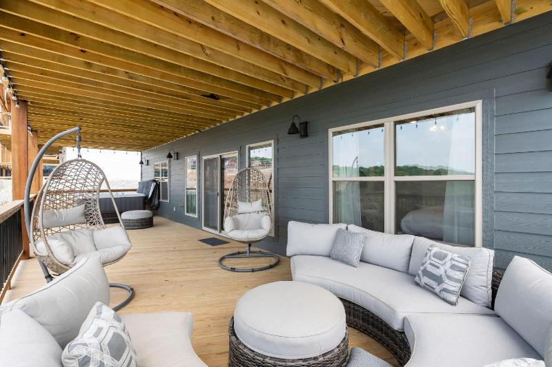 Lake View Getaway Near SDC with Hot Tub Games Large Deck & Free Daily Activities - image 30