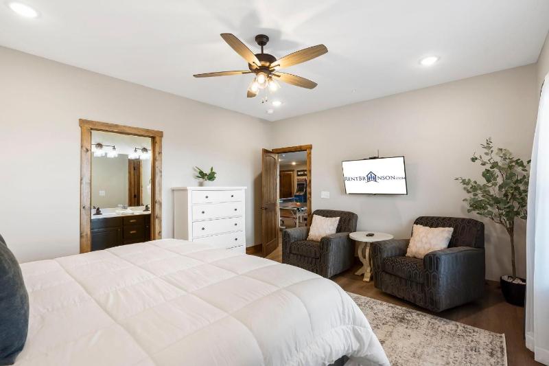 Lake View Getaway Near SDC with Hot Tub Games Large Deck & Free Daily Activities - image 38