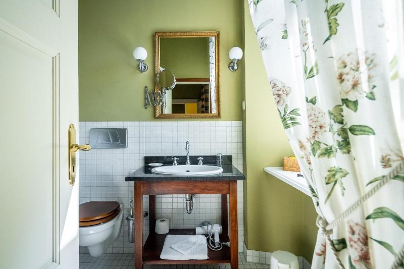 Single Room image 2