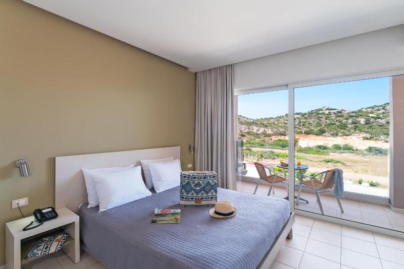 Superior Double or Twin Room with Garden View image 2