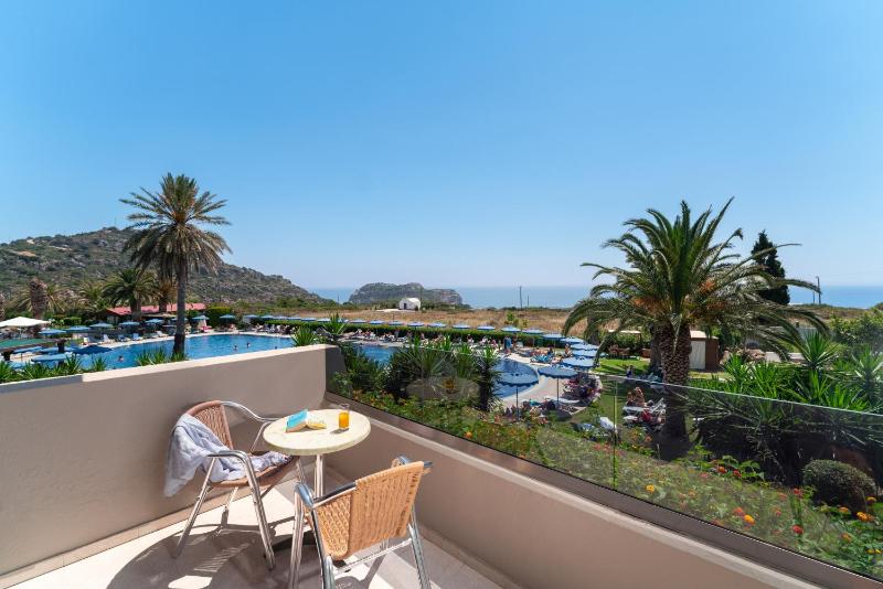 Double or Twin Room with Sea View image 3