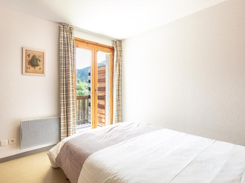 One-Bedroom Apartment with Cabin (6 Adults) image 3
