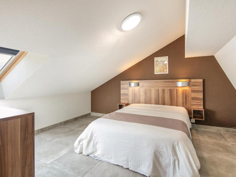 Two-Bedroom and 1 Cabin Apartment - 8 Persons image 3