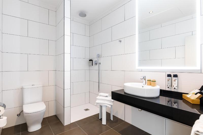 Deluxe Suite image 2