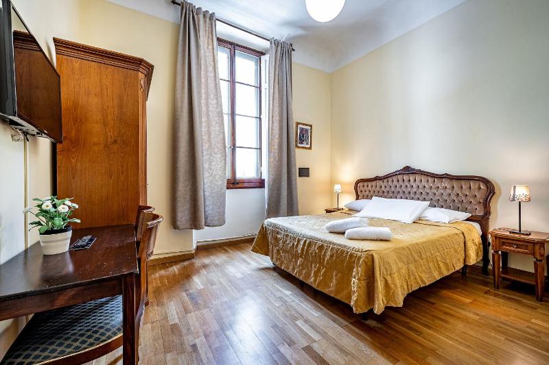 Double or Twin Room with Shared Bathroom image 1