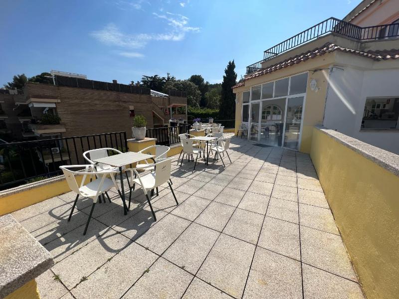 Apartaments Monjardí - image 2