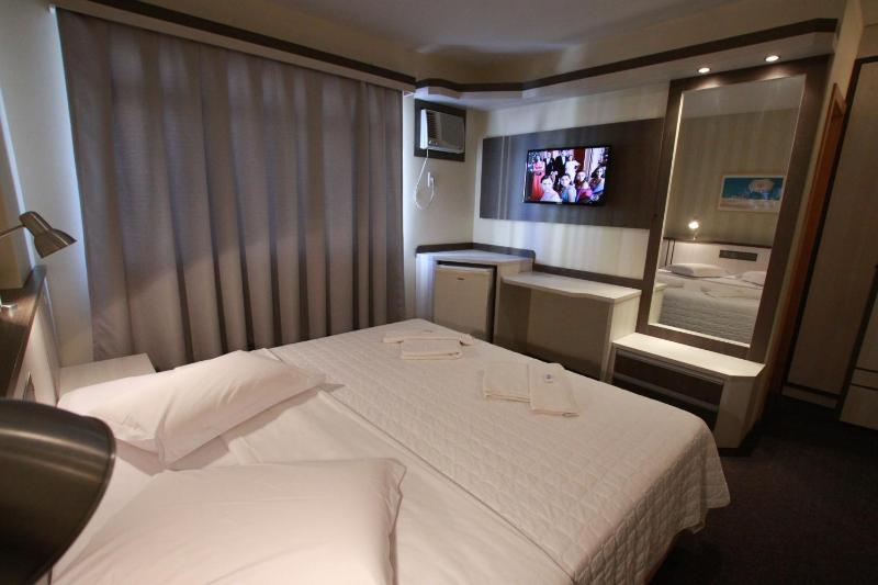 Hotel Blumenau by Pires - Balneário Camboriú - image 17