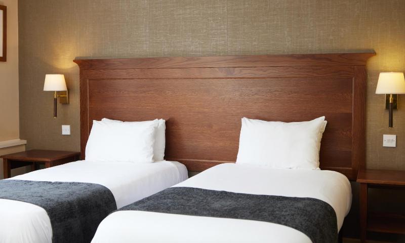 Twin Room image 4