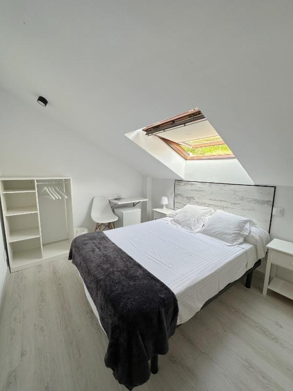 Budget Single Room image 4
