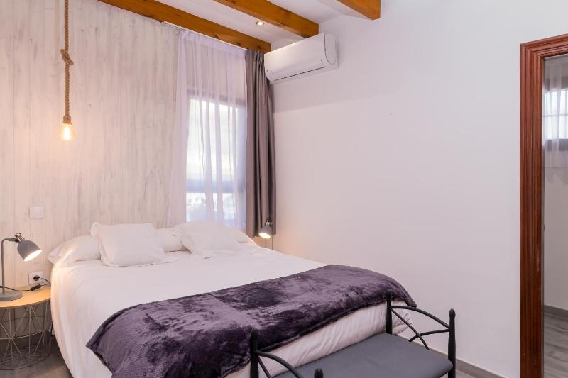 Standard Double Room image 3