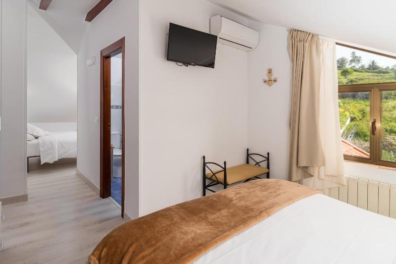 Quadruple Room with Shower image 4