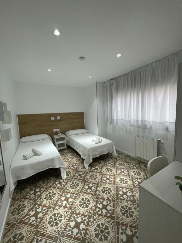 Double or Twin Room with Private Bathroom image 2