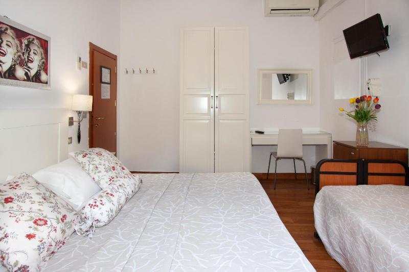 Triple Room image 4
