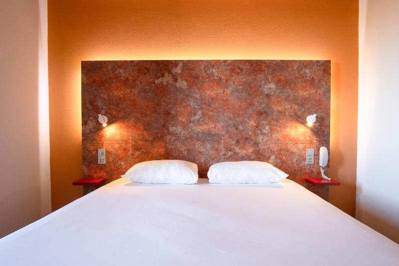 Standard Family Suite with Two Connecting Rooms image 3