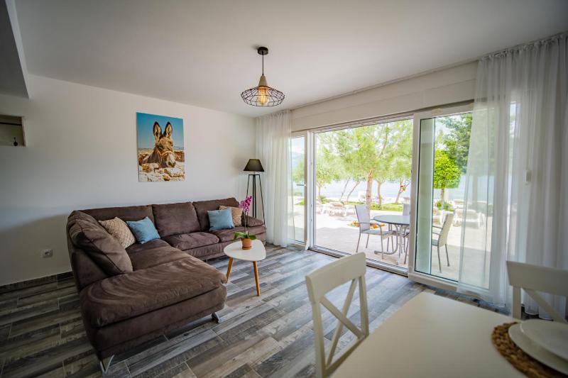 Apartment with Sea View image 3