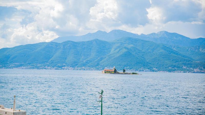 Apartment with Balcony image 3