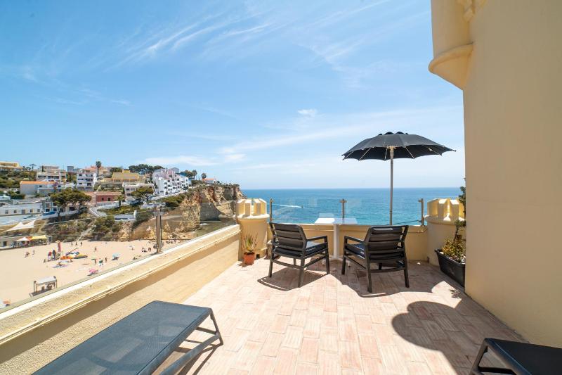 Double or Twin Room with Terrace and Sea View image 3