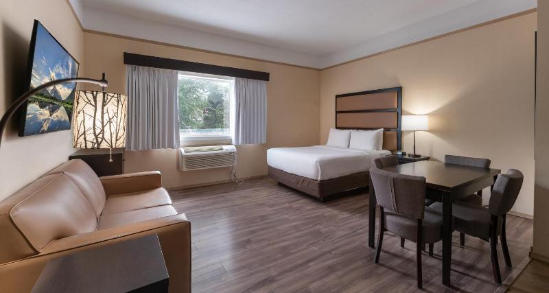 Deluxe Queen Room with Kitchenette