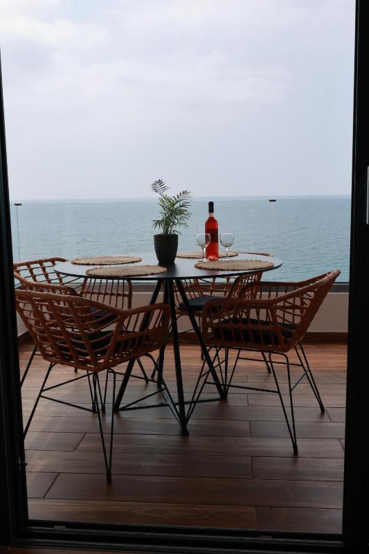 One-Bedroom Apartment image 4