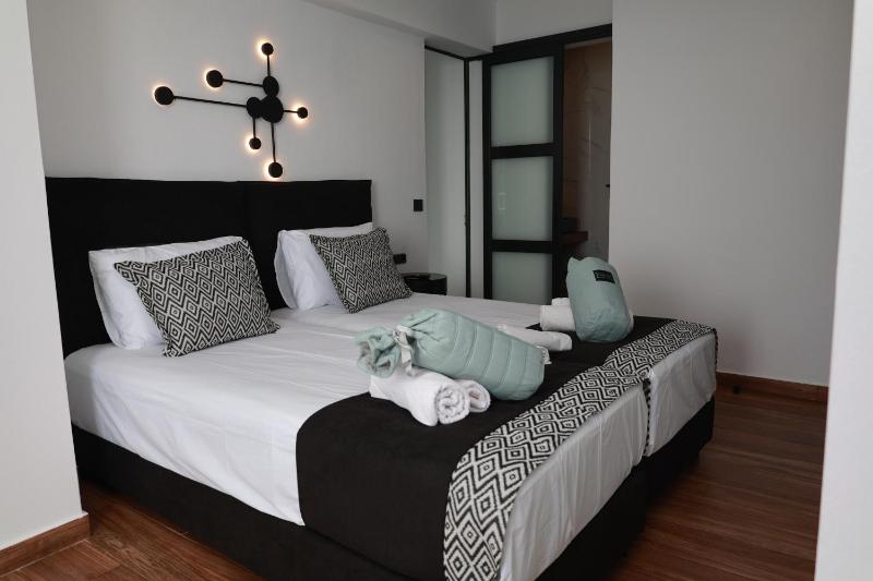 Two-Bedroom Apartment with Sea View (1-4 Adults) image 1