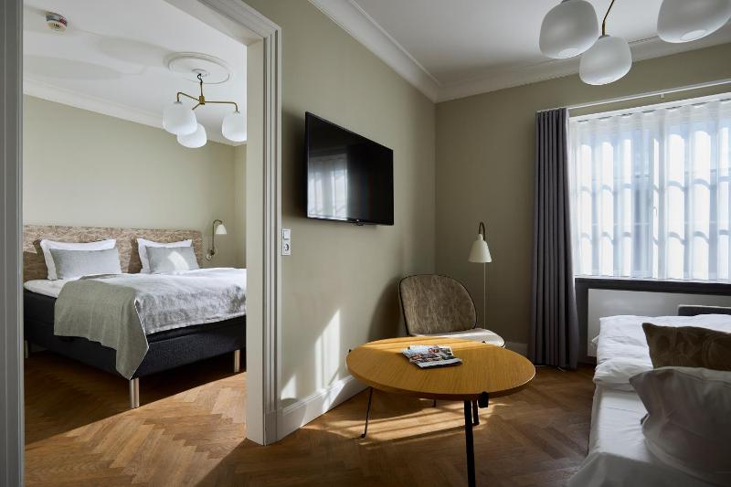 Exclusive Family Room image 3