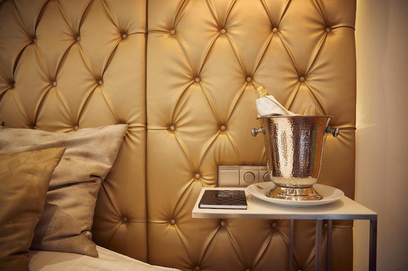 Honeymoon Suite image 4