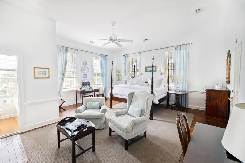 Room 4 image 1