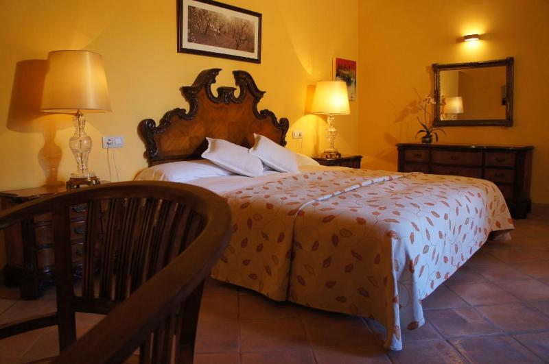 Superior King Suite image 3