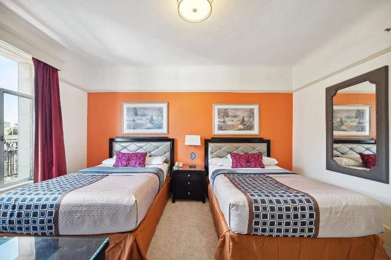 Standard Room with Two Full Size Beds image 4