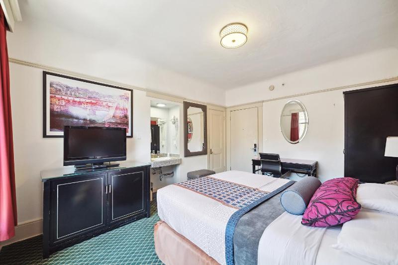 Union Square Plaza Hotel - image 13