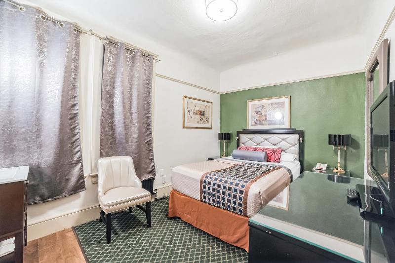 Union Square Plaza Hotel - image 11