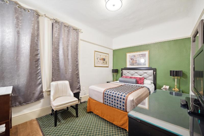 Standard with One Full Size Bed image 4